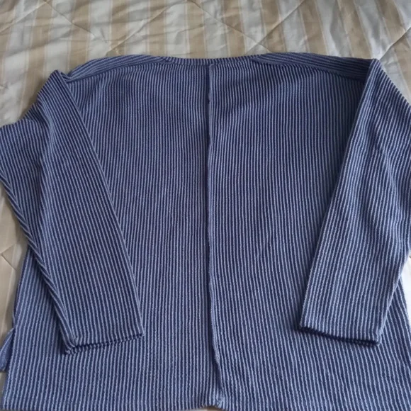 Comfy Ribbed Material Top - Picture 7 of 9